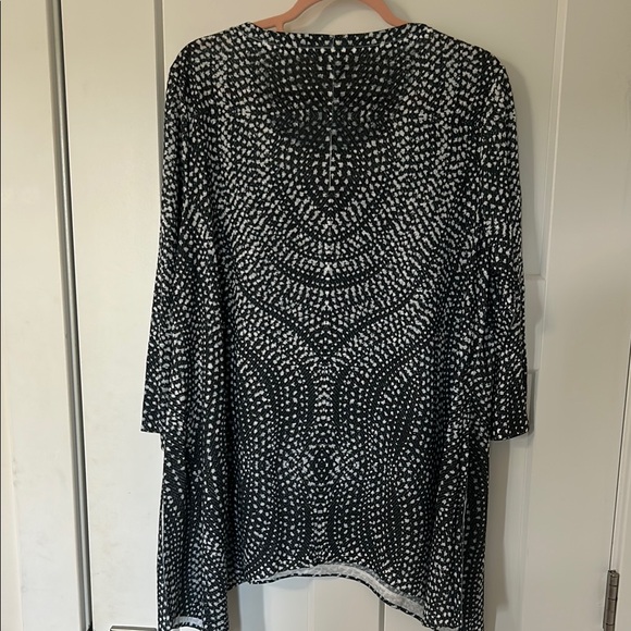 Chico's Black and White Geometric Tunic - Picture 7 of 10